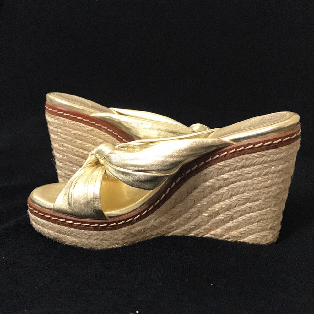 Bcbgenerations Metallic Gold Platform Wedges Size6 - image 4